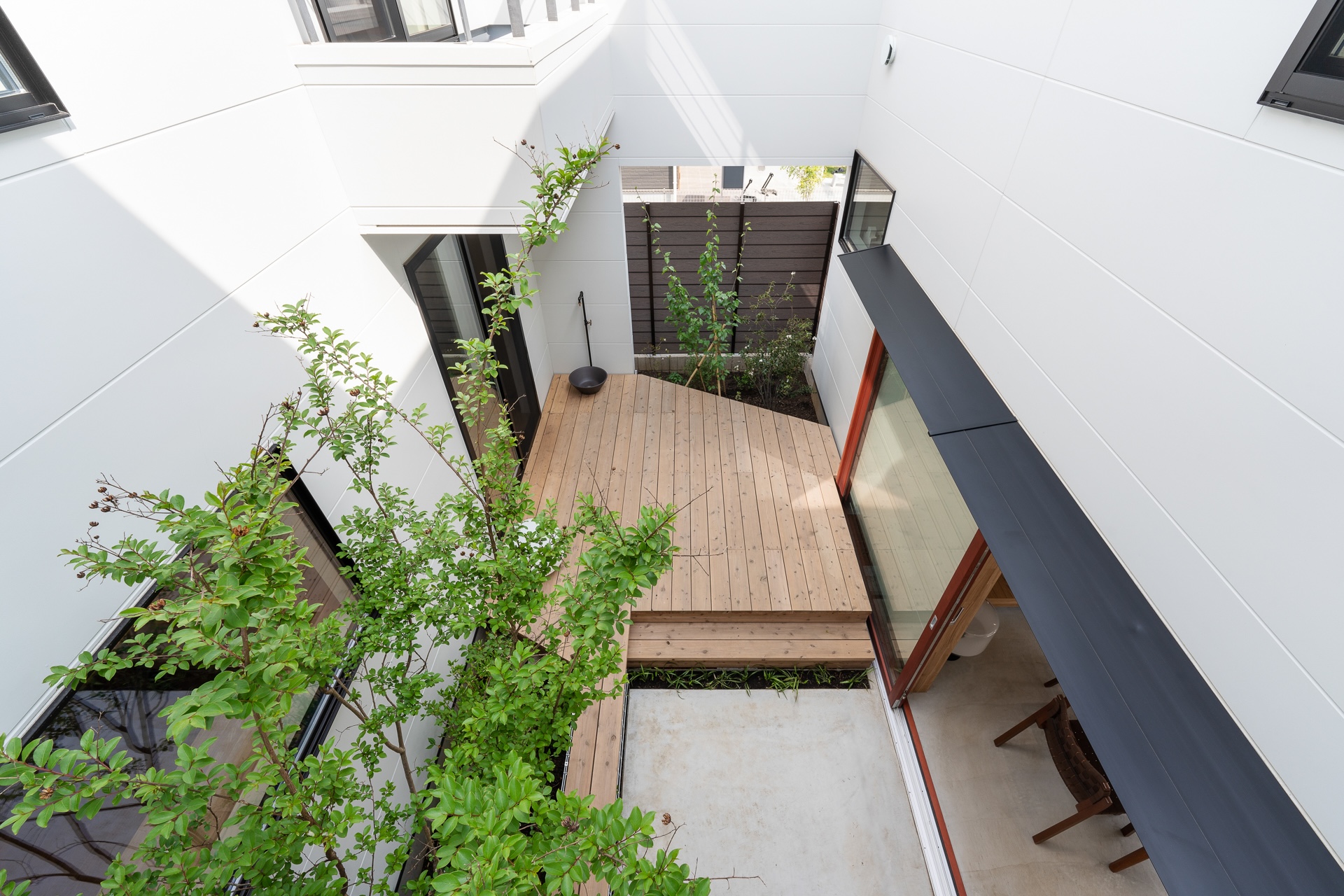 ２階から見下ろした中庭の全景