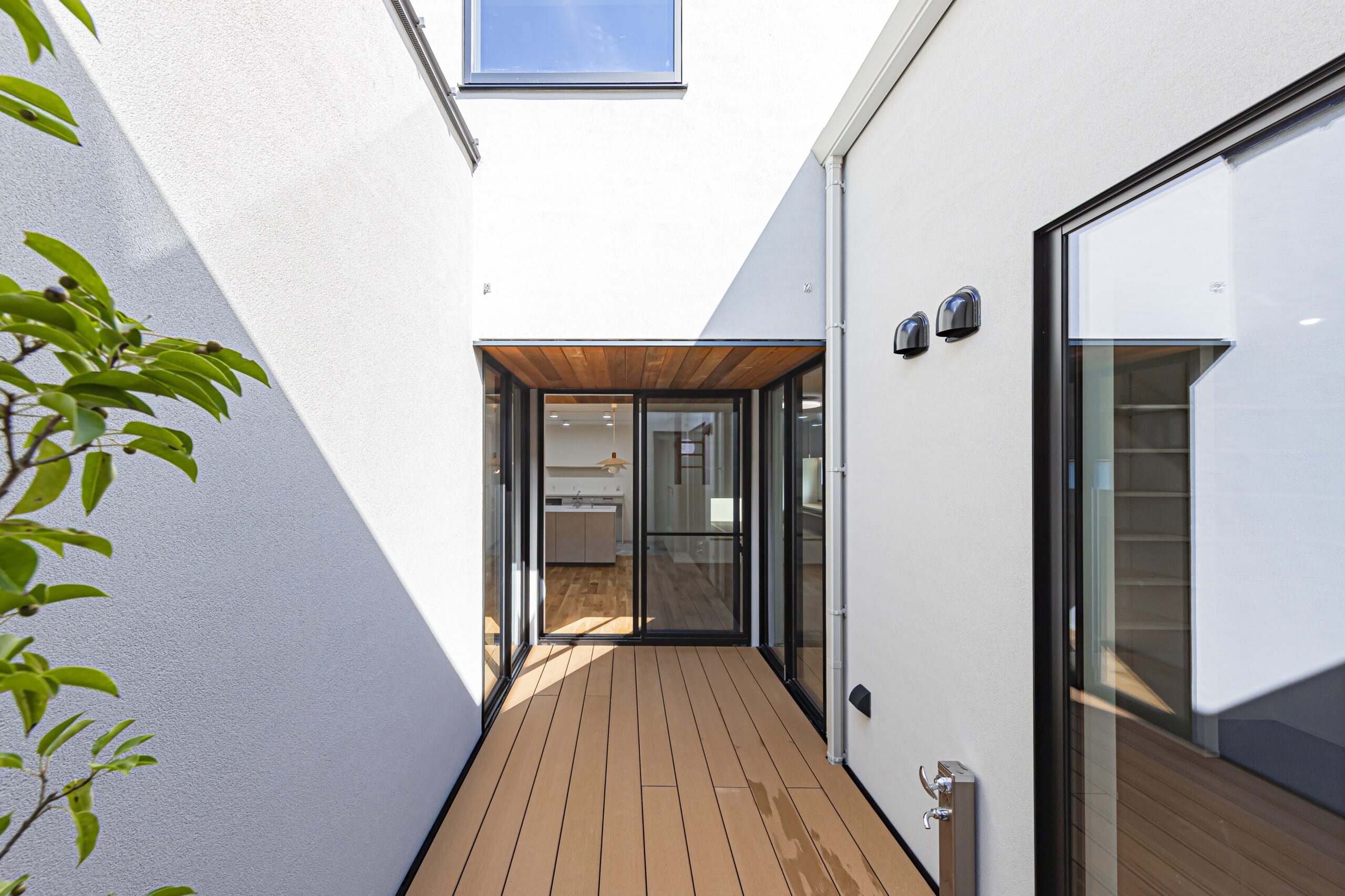 光と風、空を取り込む住宅の中庭